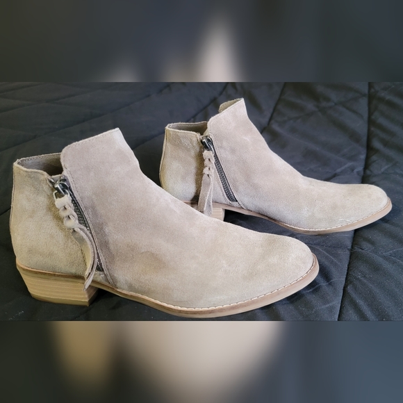Dolce Vita Sutton Suede Bootie - Picture 6 of 10